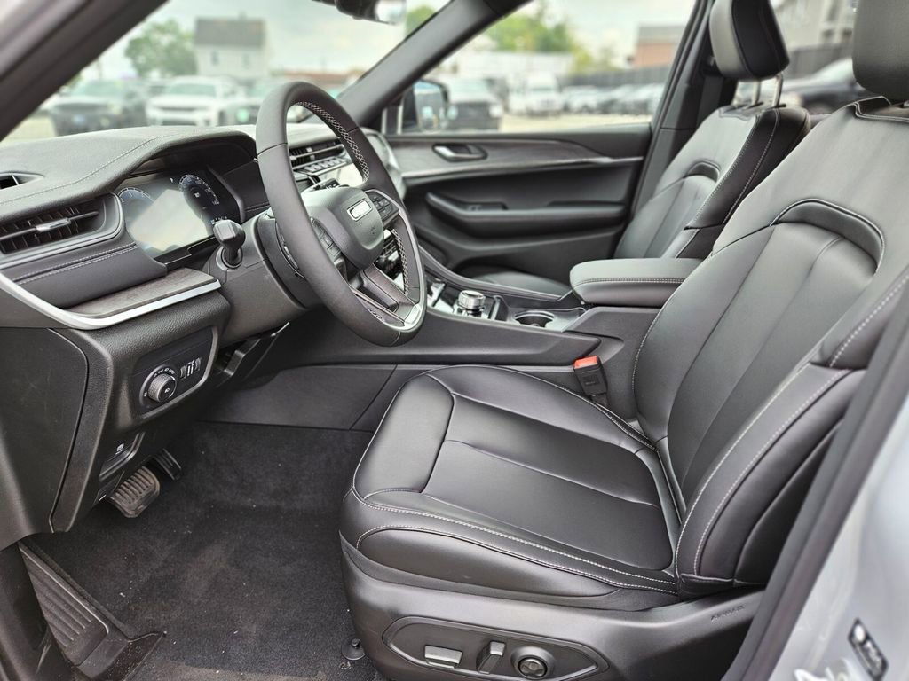 New 2025 Jeep Grand Cherokee Limited image 18
