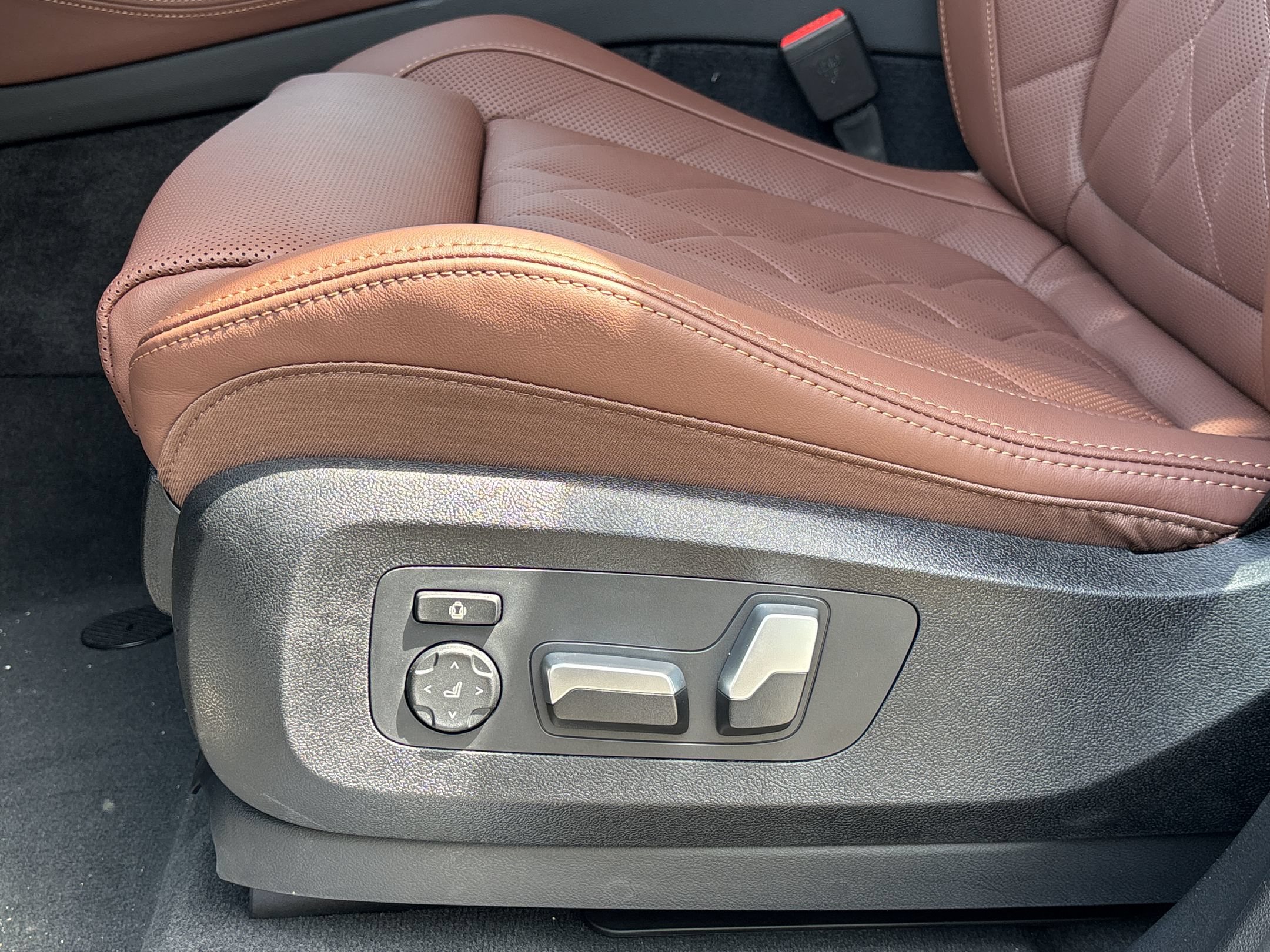 New 2026 BMW X5 xDrive40i w/ M Sport Package AWD/4WD image 13