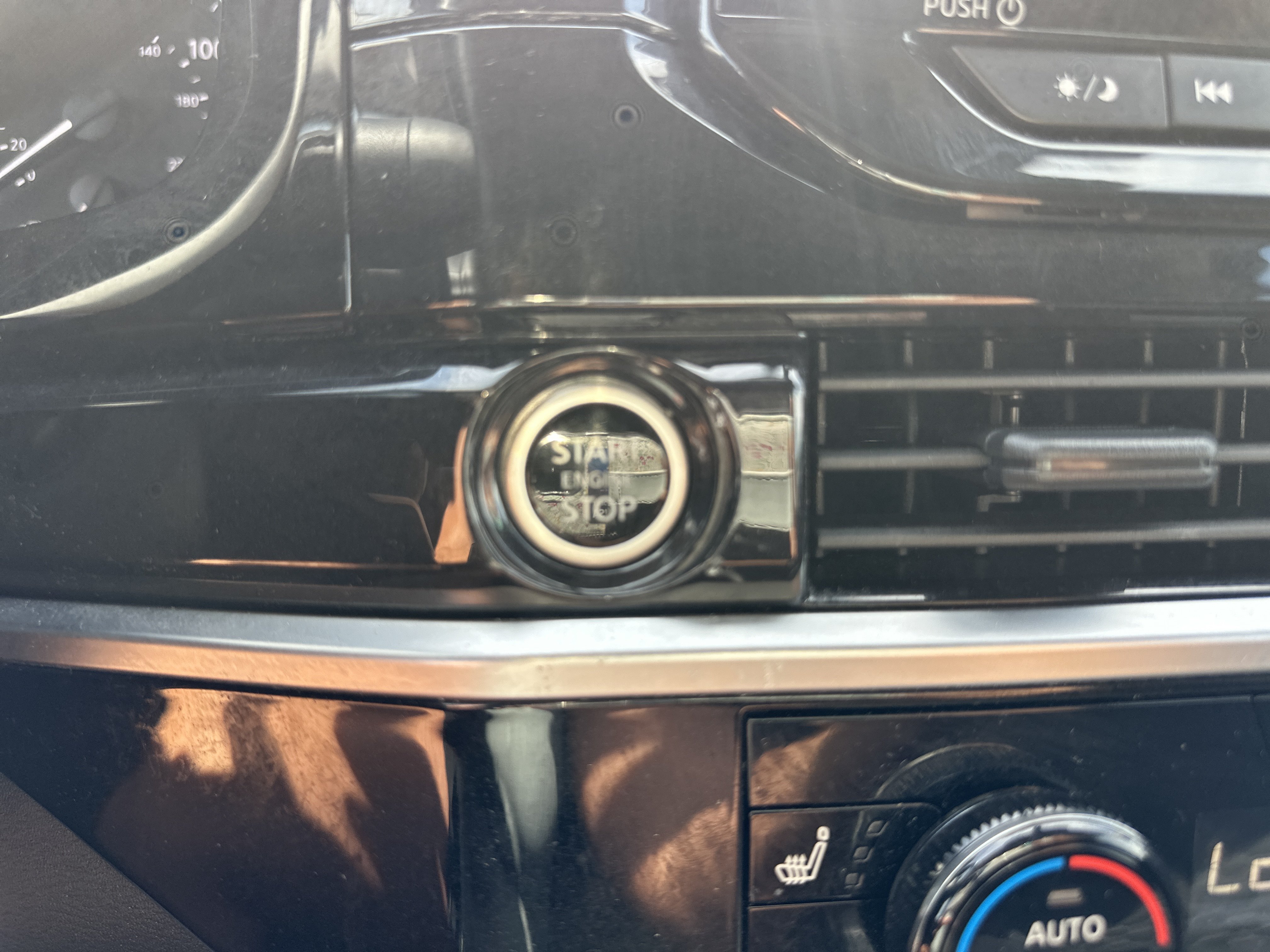 Used 2024 Nissan Pathfinder SV AWD/4WD image 12