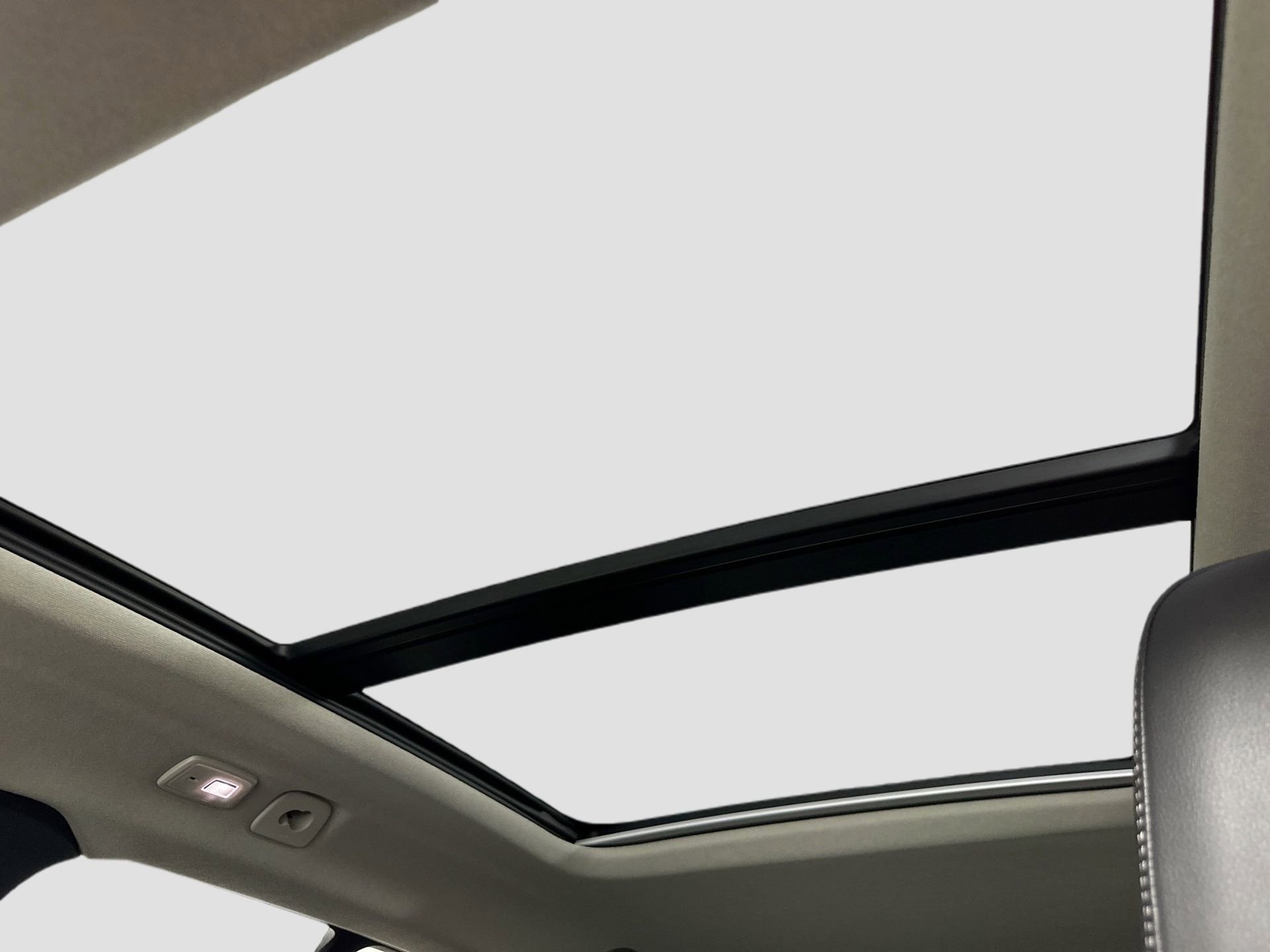 New 2025 Volvo XC40 B5 Core w/ Protection Package Premier image 13