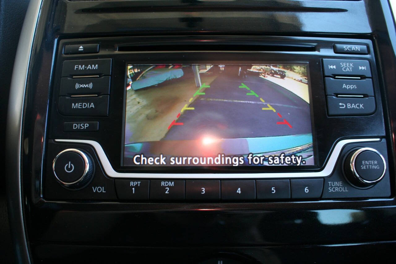Used 2016 Nissan Versa Note SV FWD image 21