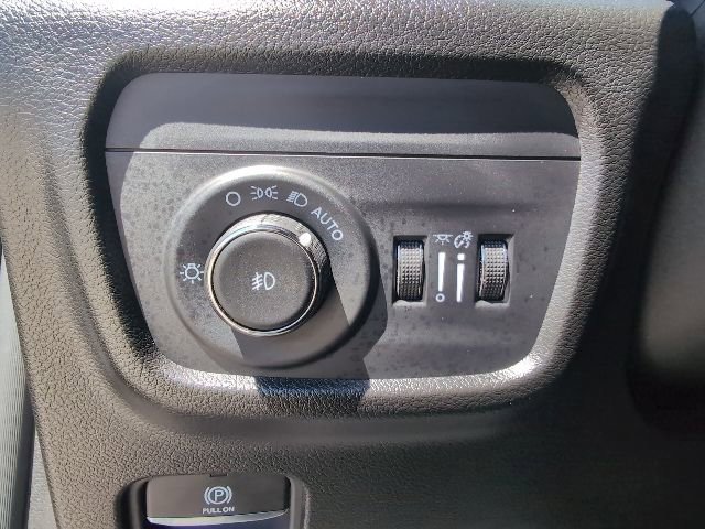 Used 2024 Jeep Grand Cherokee Limited w/ Luxury Tech Group II image 18