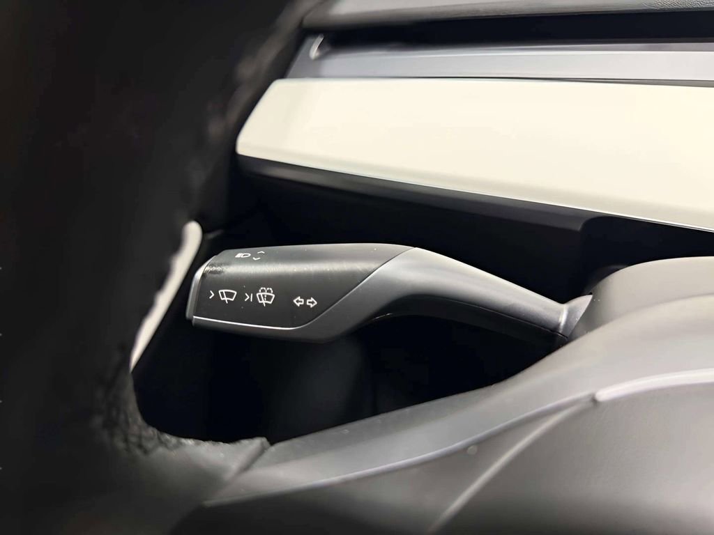 Used 2021 Tesla Model Y Long Range AWD/4WD image 31