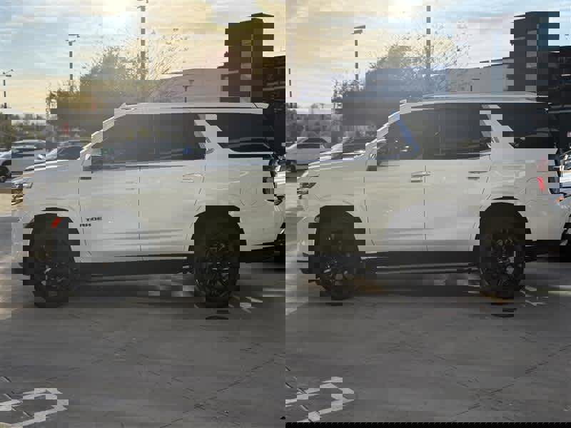 Used 2023 Chevrolet Tahoe Premier w/ Advanced Technology Package image 3