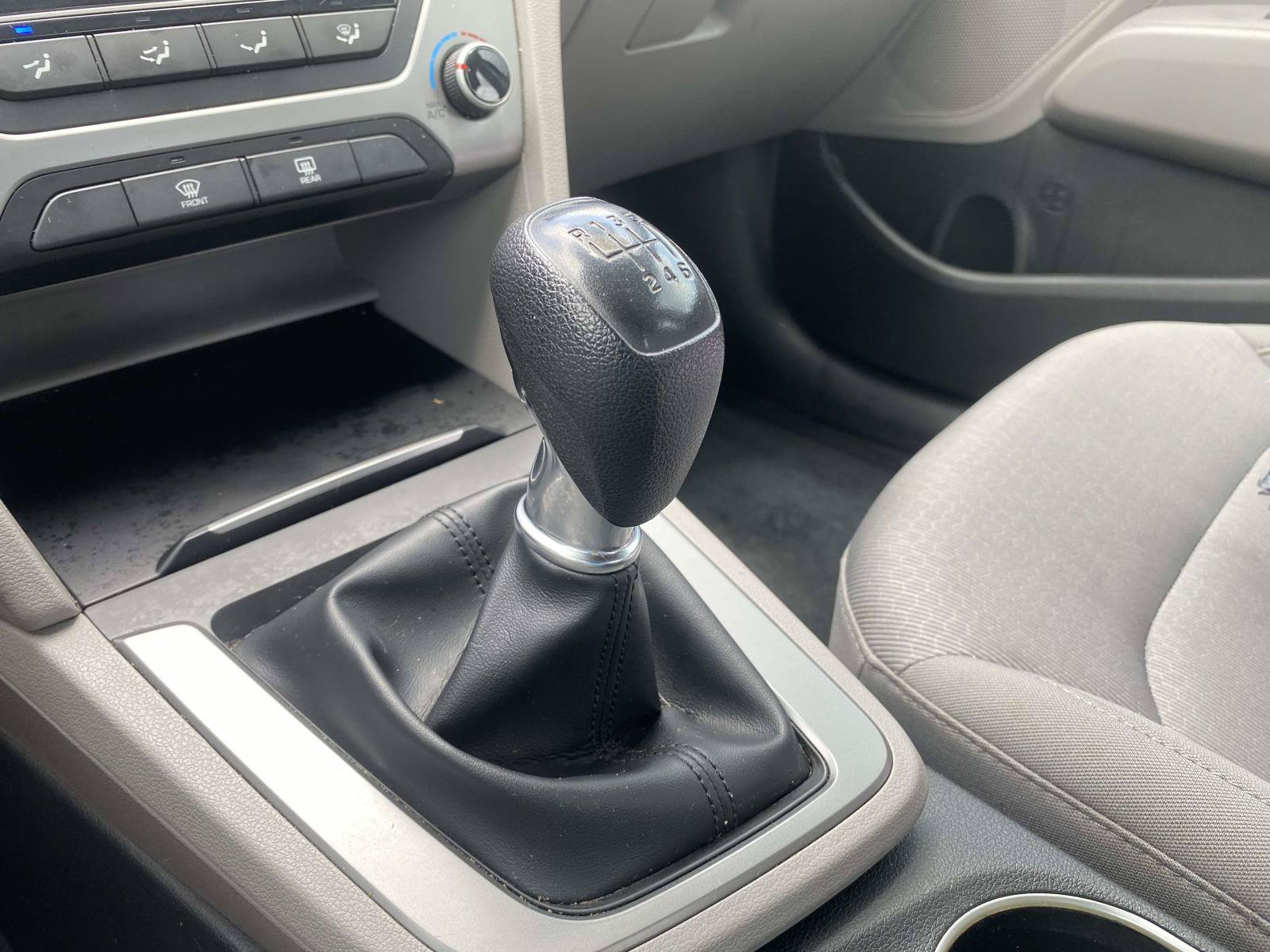 Used 2018 Hyundai Elantra SE FWD image 24