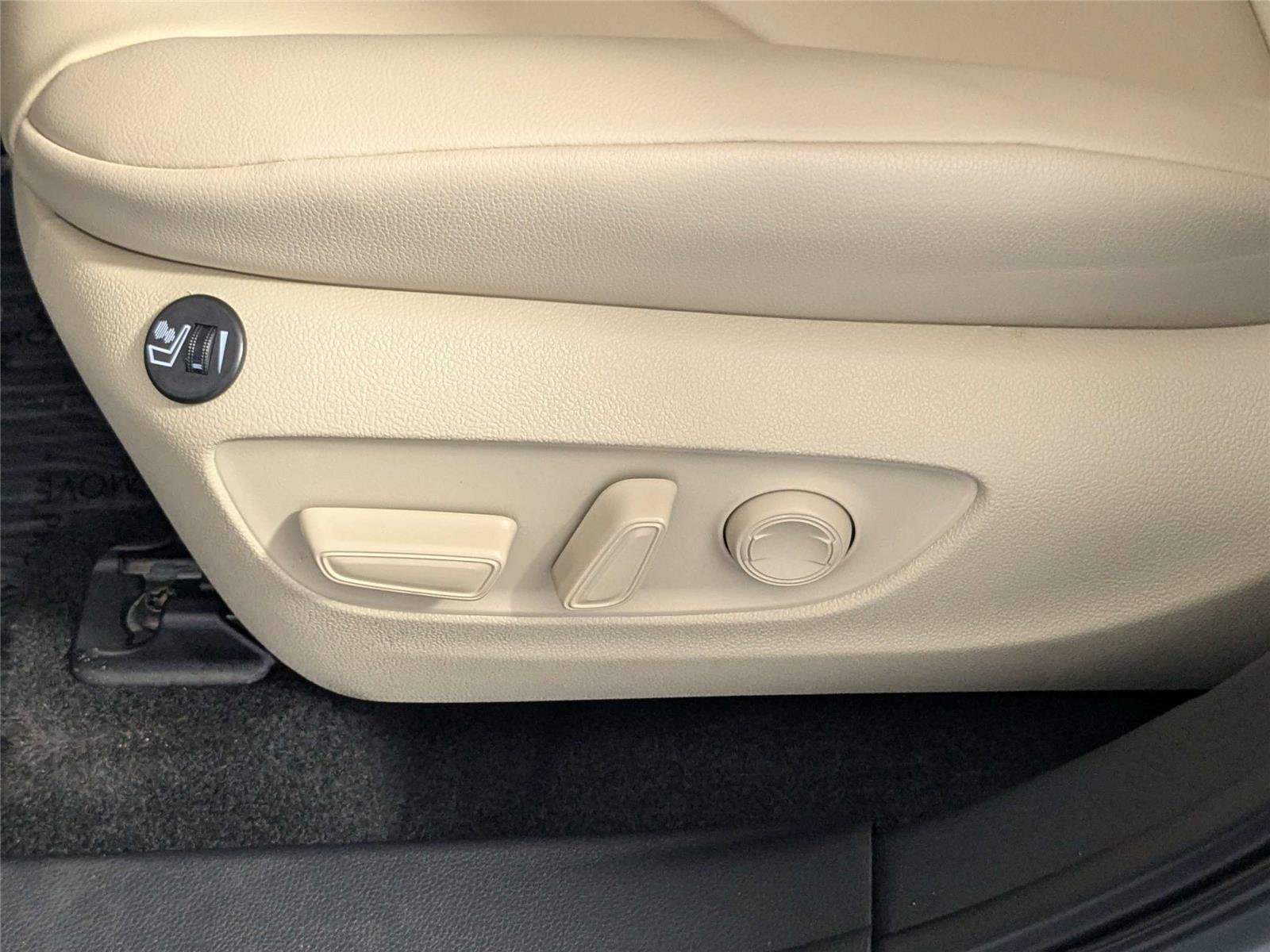 Certified 2025 Toyota Highlander XLE FWD image 15