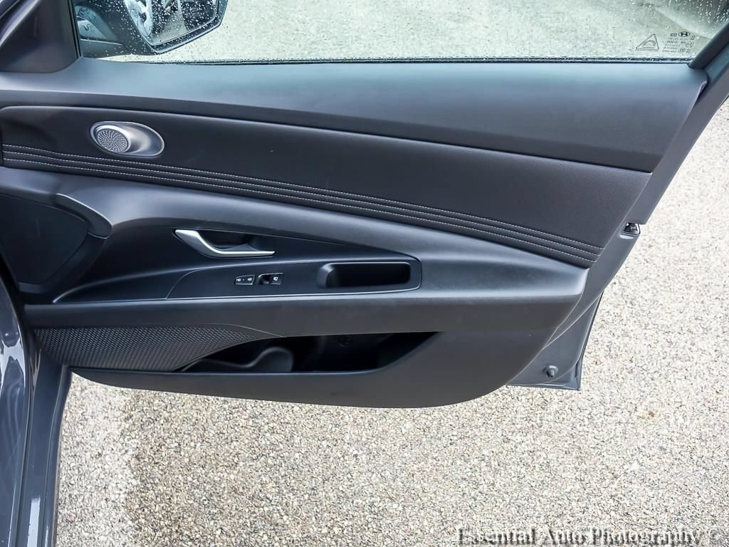 Used 2025 Hyundai Elantra SEL FWD image 26