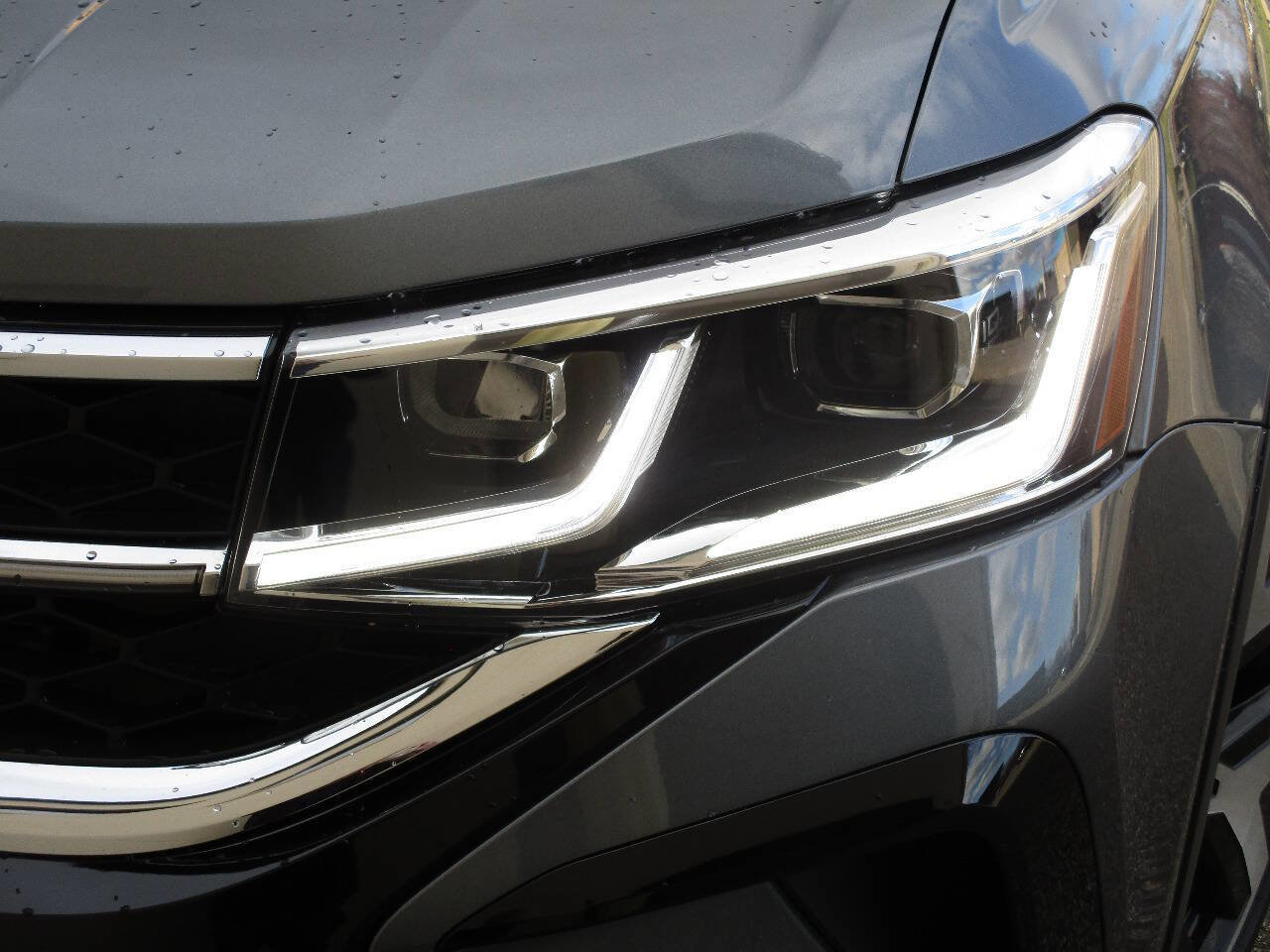 Used 2022 Volkswagen Taos SEL image 42