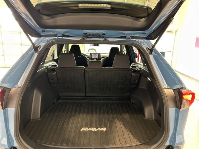 Used 2022 Toyota RAV4 SE w/ SE Grade Weather Package AWD/4WD image 15