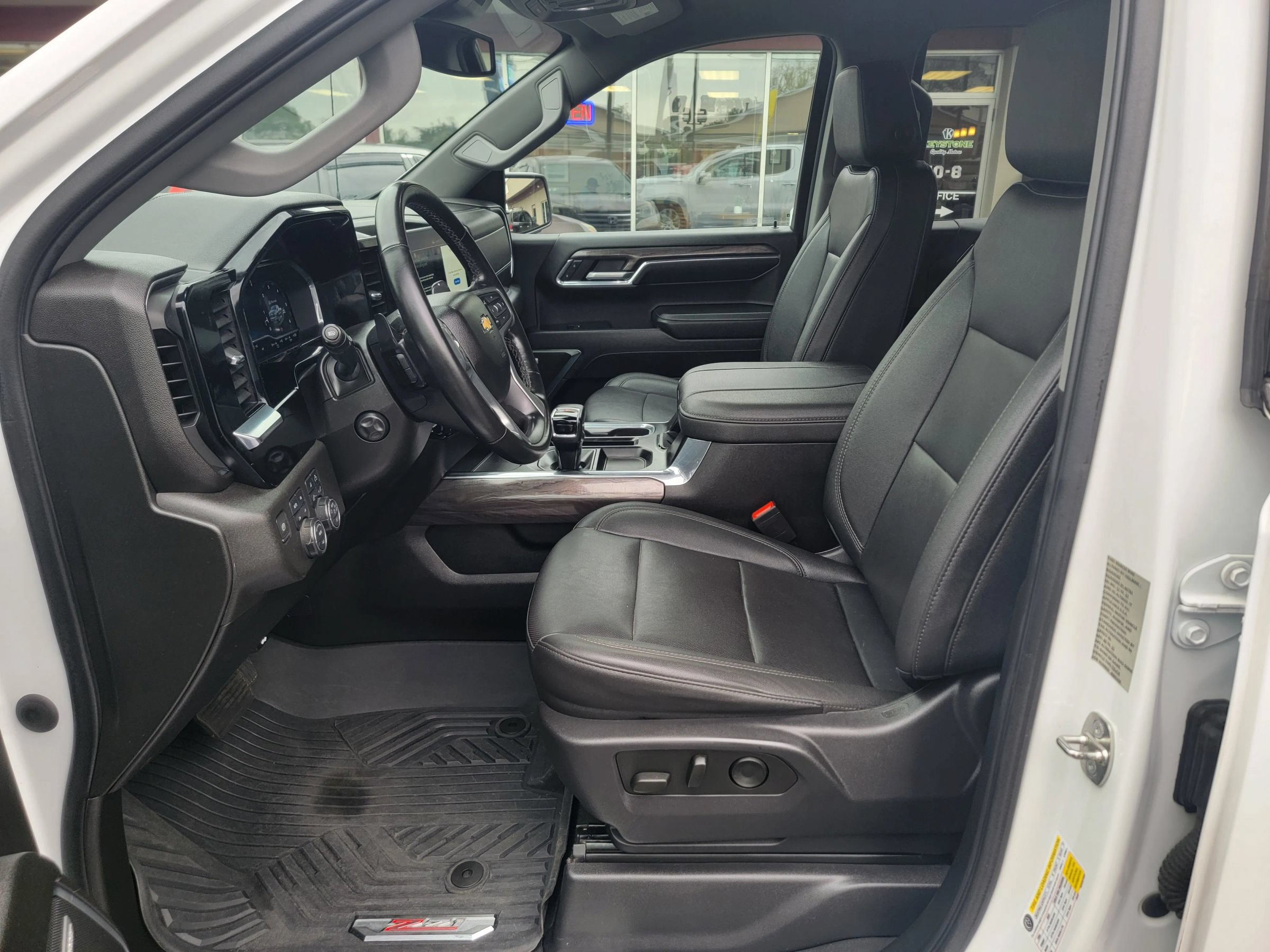 Used 2024 Chevrolet Silverado 1500 LTZ AWD/4WD image 10