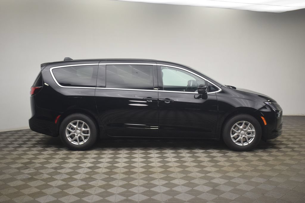 New 2027 Chrysler Pacifica Select w/ Family Tech Group FWD image 3