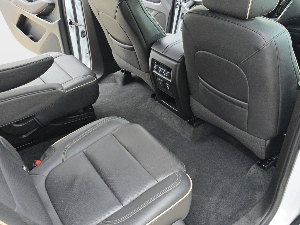 Used 2023 Chevrolet Traverse Premier w/ Redline Edition image 13