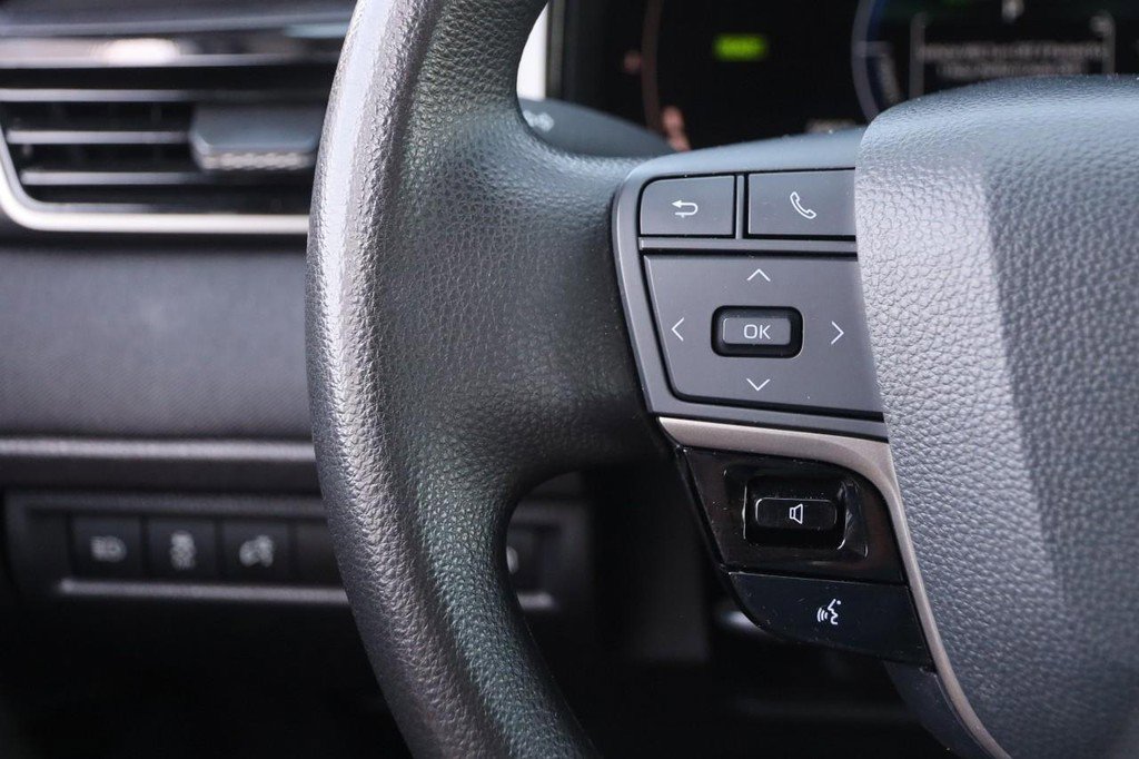 Used 2025 Toyota Camry LE image 11