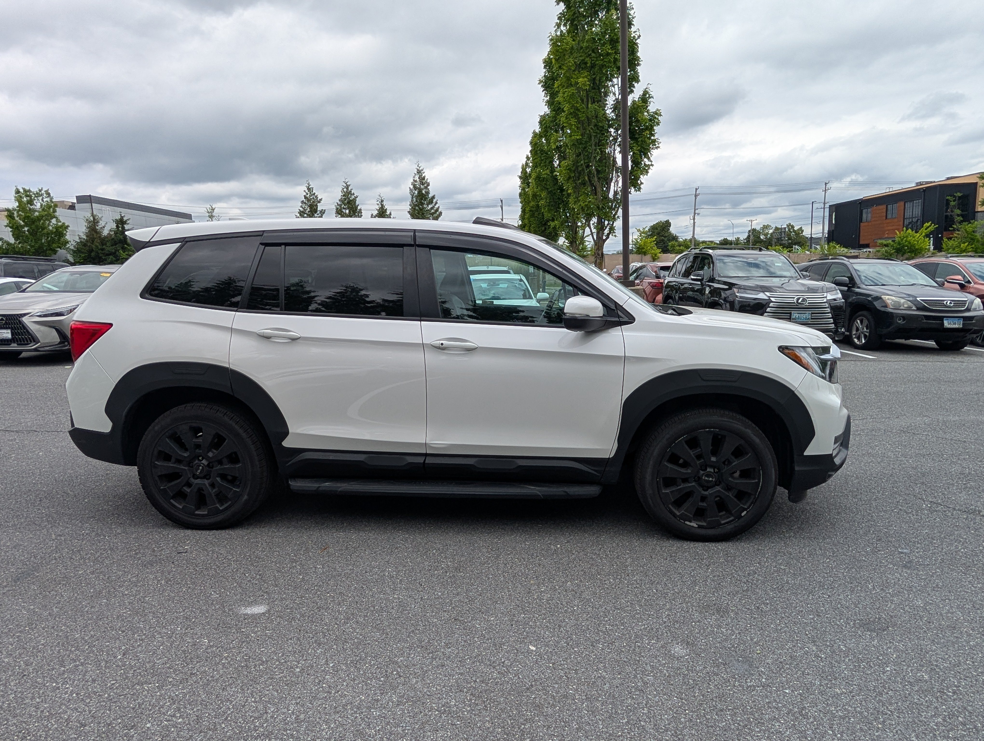 Used 2023 Honda Passport EX-L image 2