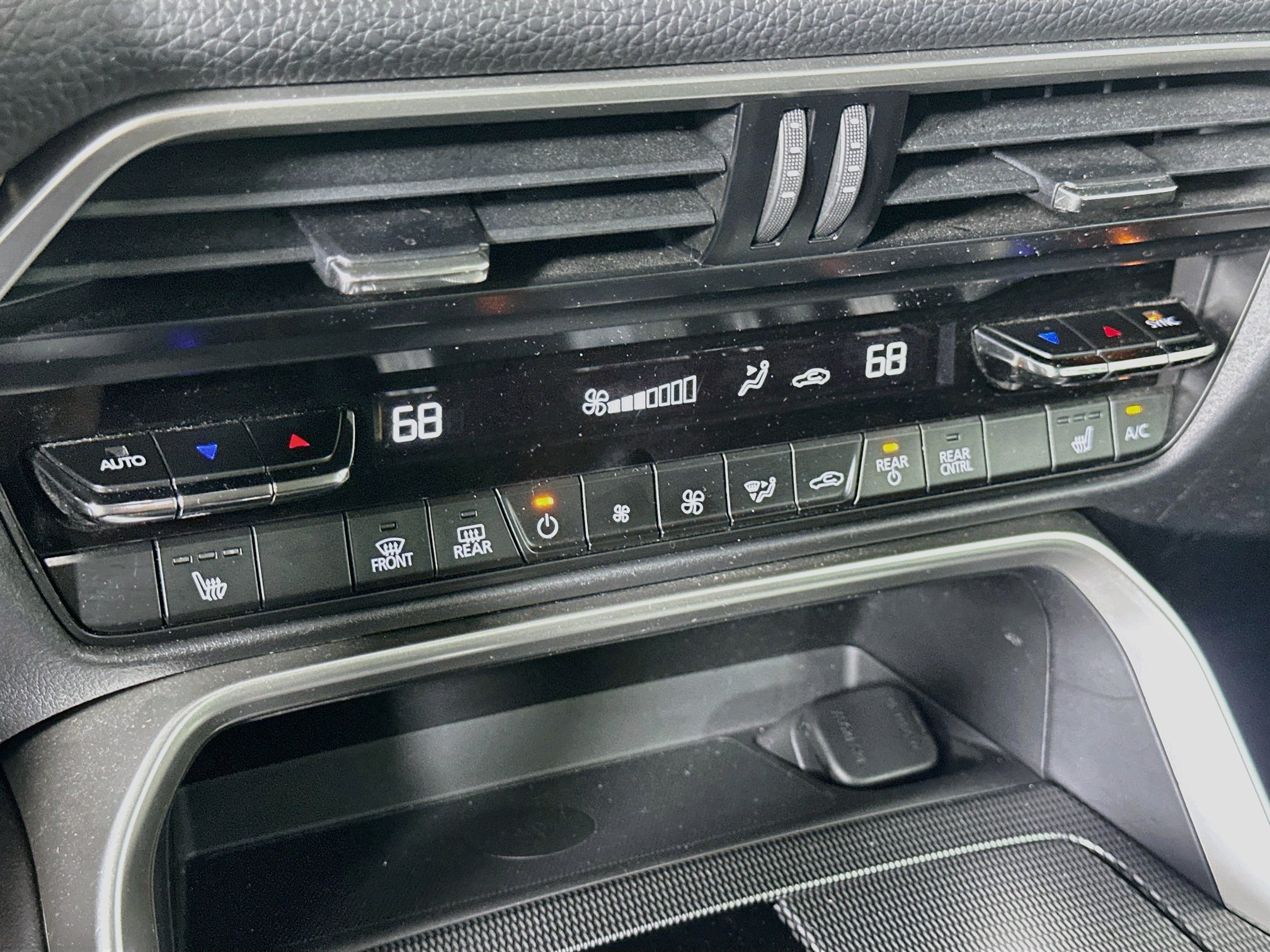Used 2024 MAZDA CX-90 Plug-In Hybrid w/ Preferred AWD/4WD image 23