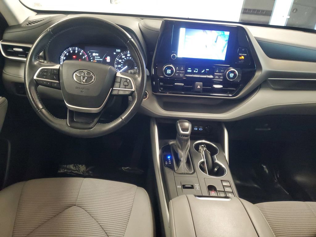 Used 2024 Toyota Highlander LE FWD image 10