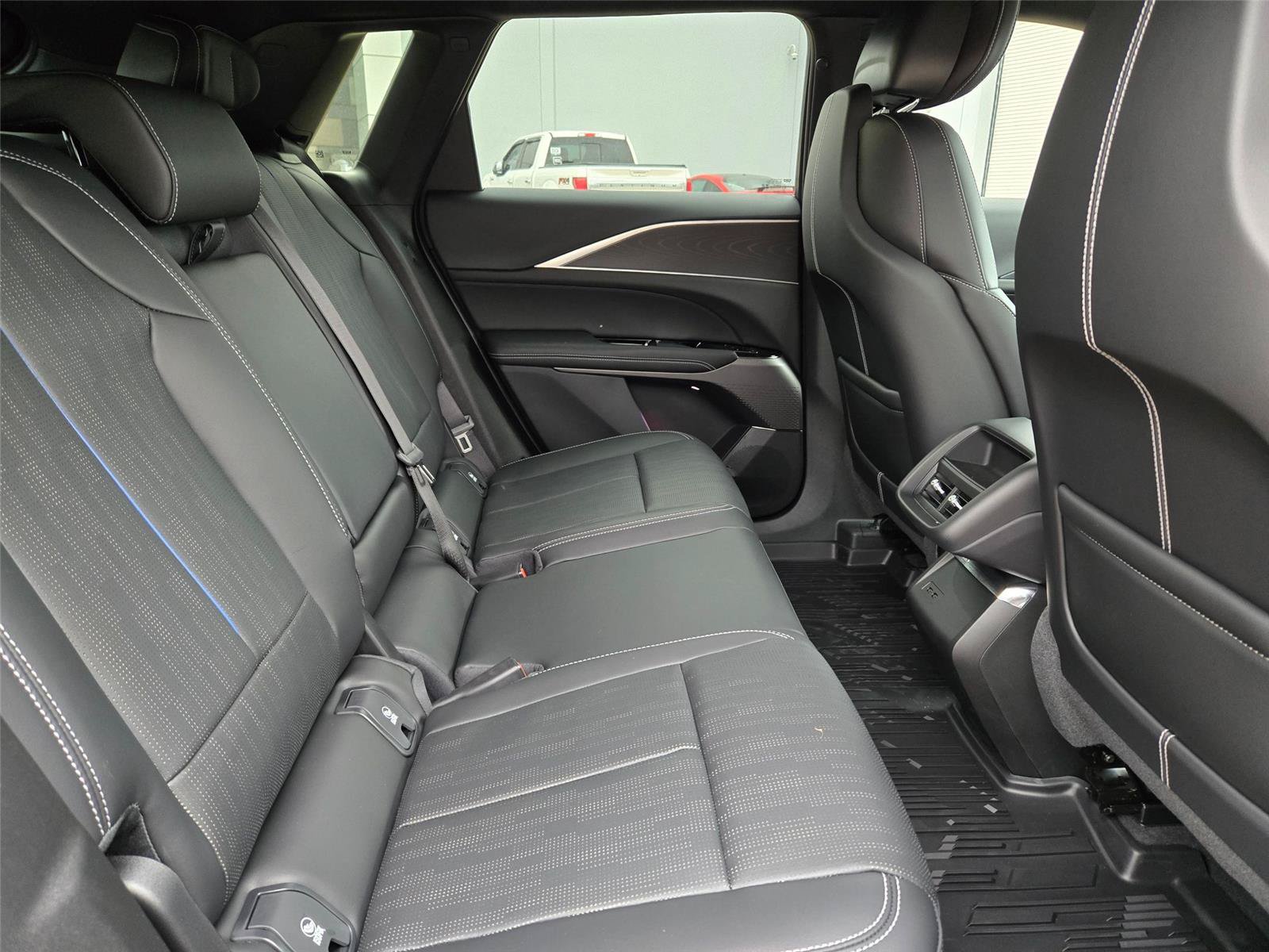 New 2026 Cadillac Lyriq Luxury w/ LPO, Floor Liner Package AWD/4WD image 30