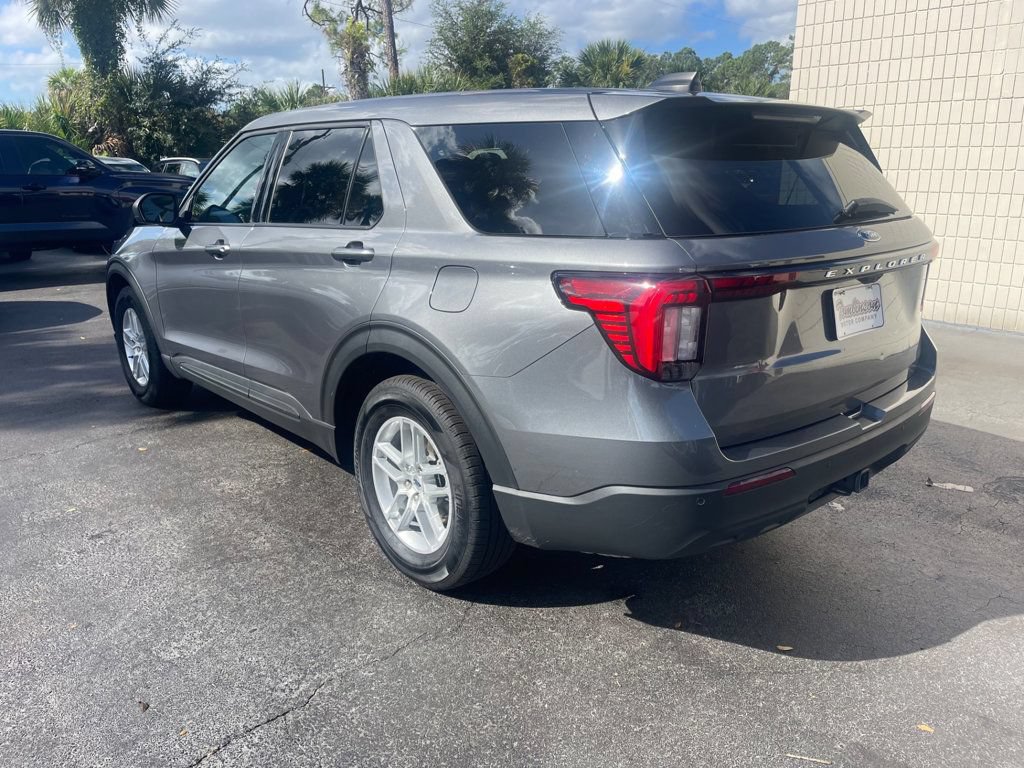 Used 2026 Ford Explorer Active RWD image 3