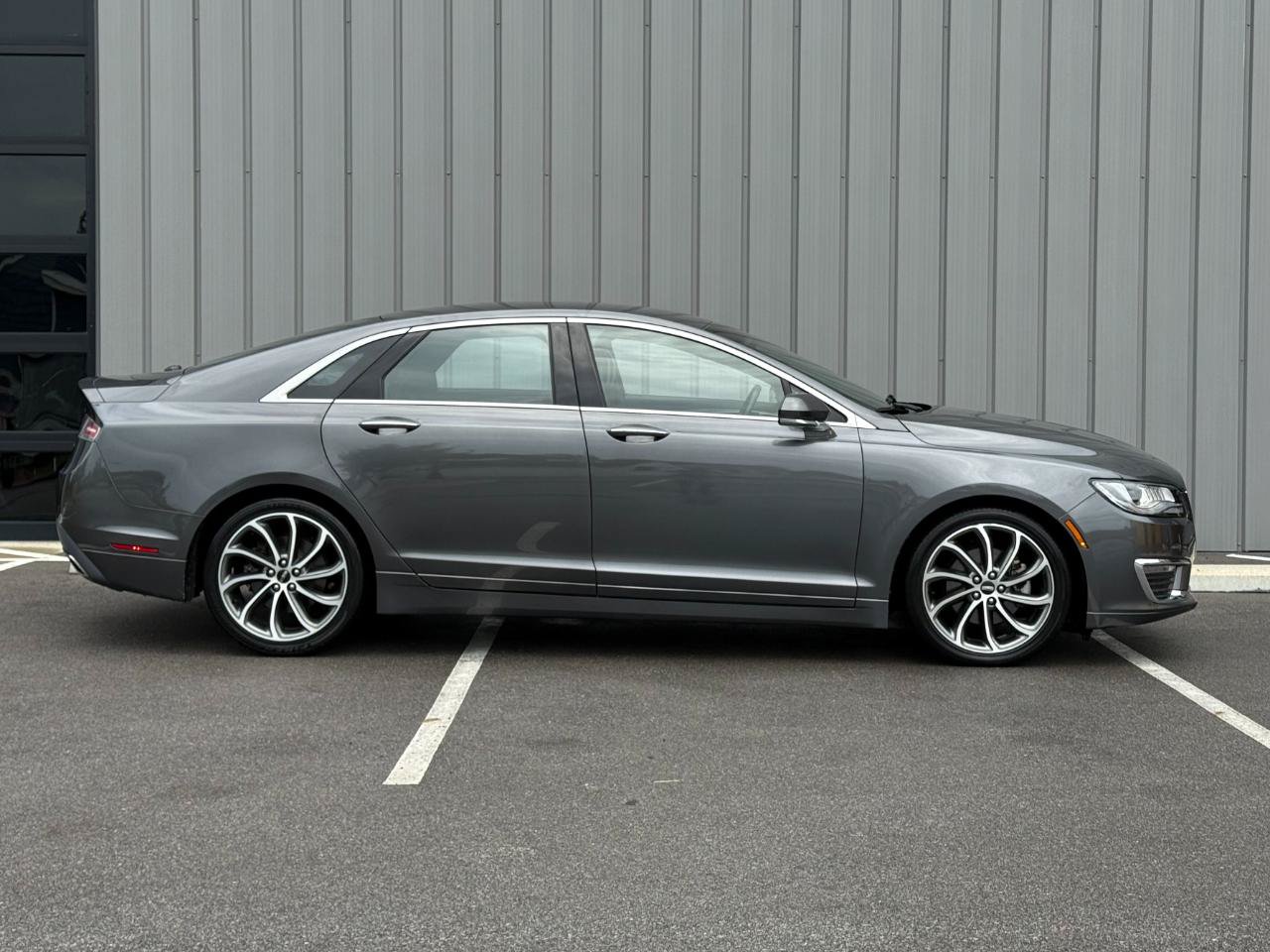 Used 2018 Lincoln MKZ Premiere w/ Magnetic Appearance Package FWD image 4