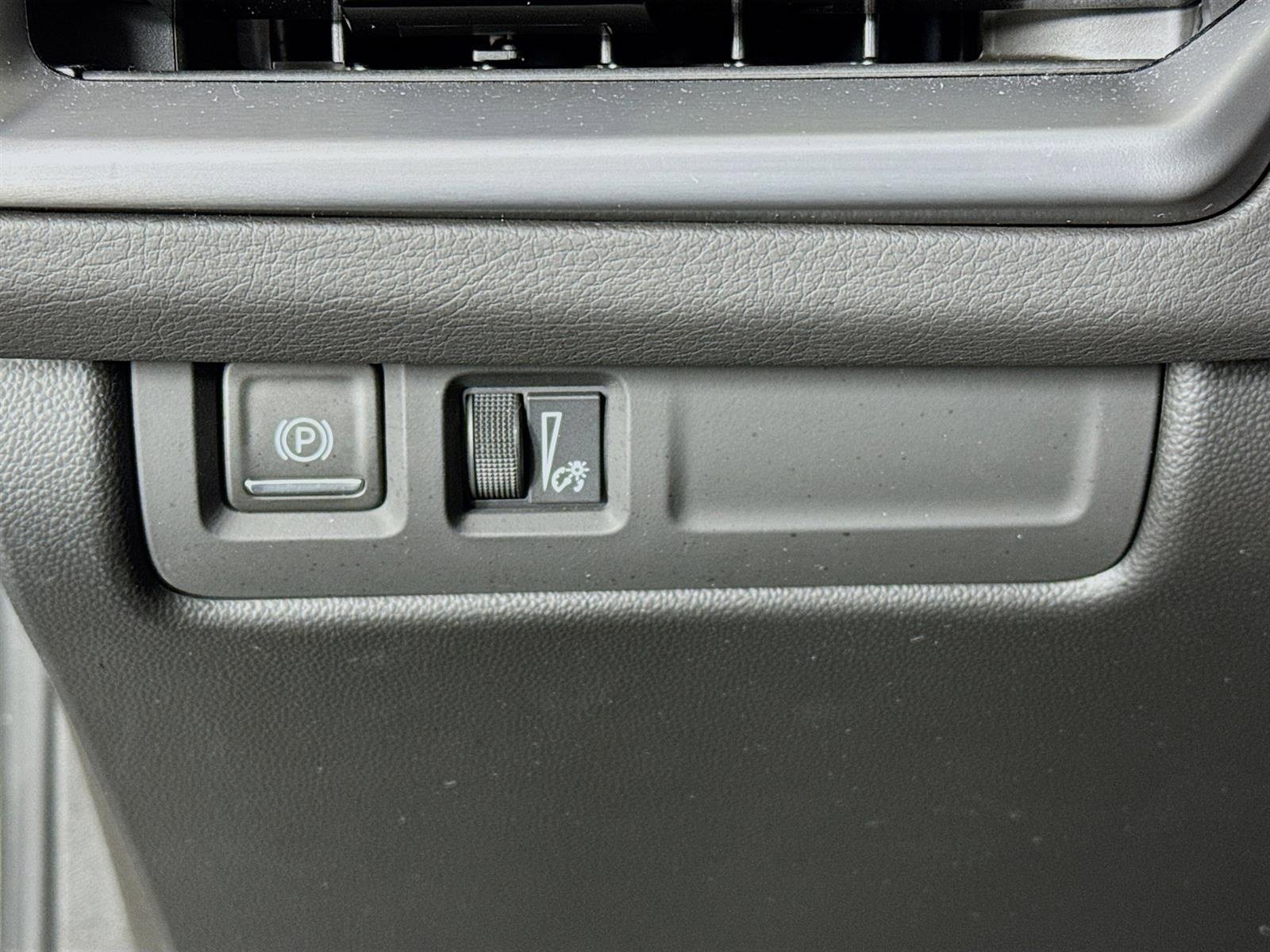 Used 2024 Cadillac XT4 Luxury w/ Cold Weather Package image 11