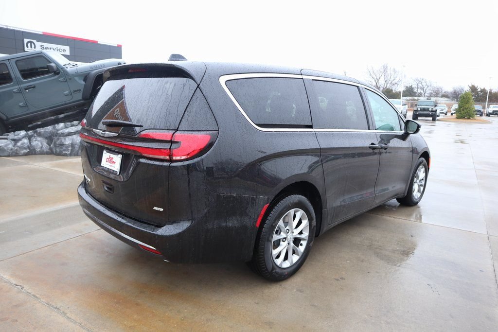 New 2026 Chrysler Pacifica Select AWD/4WD image 21