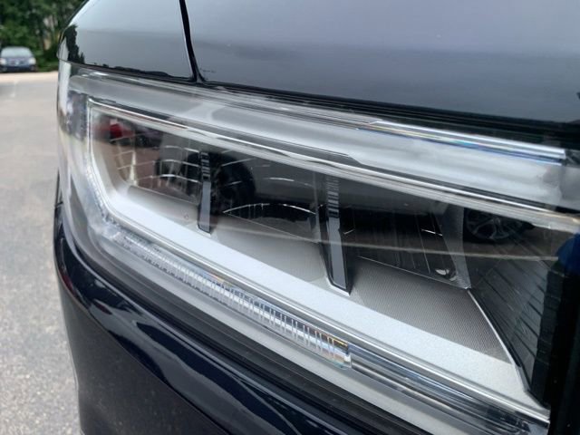 Used 2022 GMC Acadia SLE w/ Infotainment Package image 12