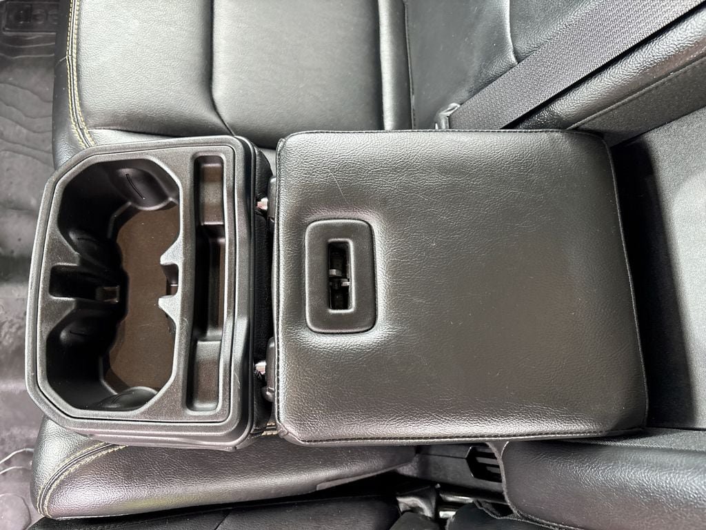 Used 2024 Jeep Wrangler Unlimited Sahara AWD/4WD image 30