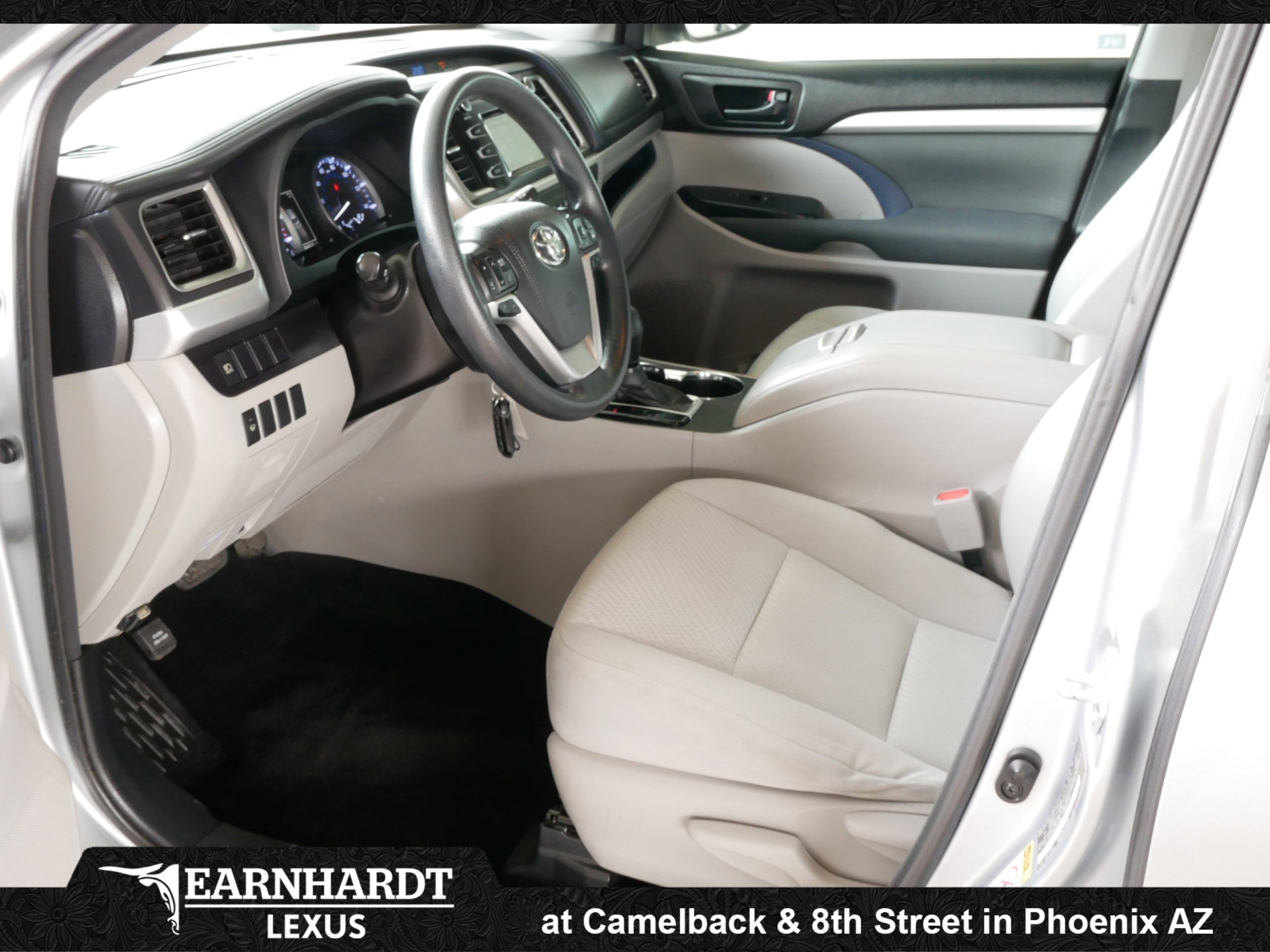 Used 2017 Toyota Highlander LE image 4