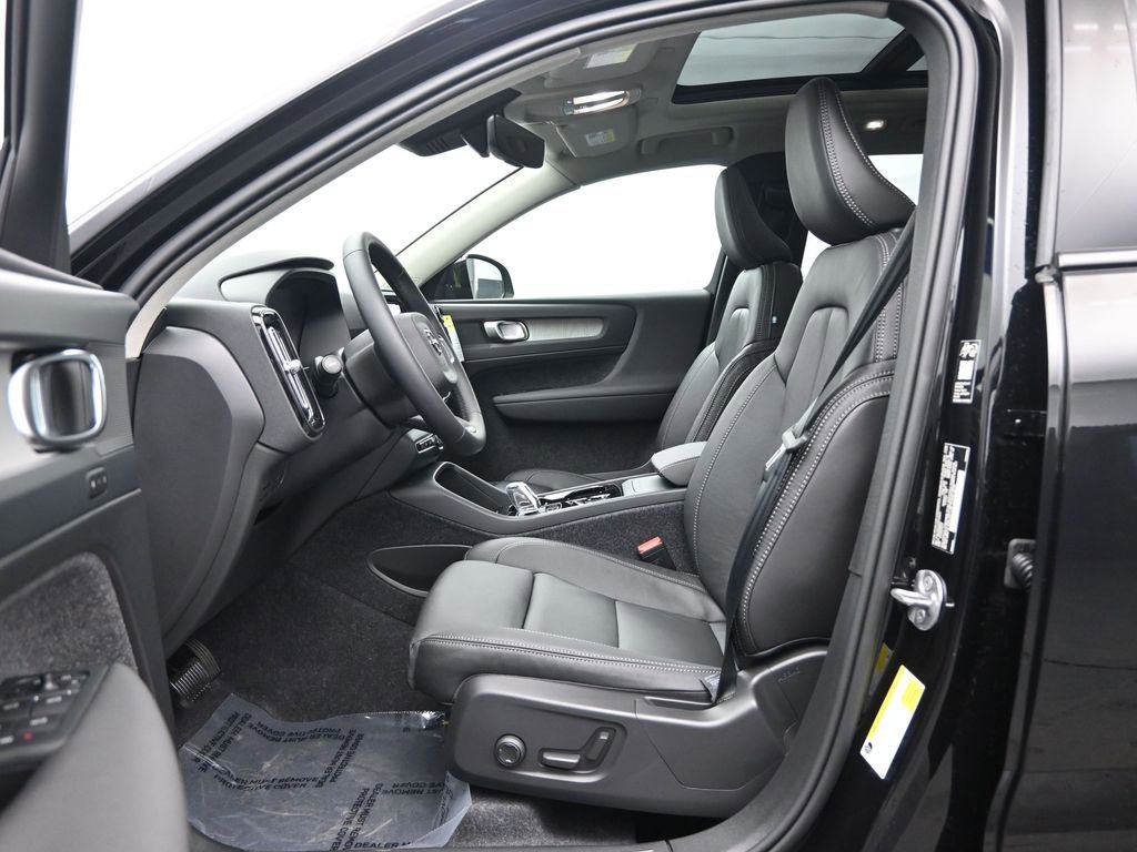 New 2026 Volvo XC40 B5 Plus w/ Protection Package Premier AWD/4WD image 21