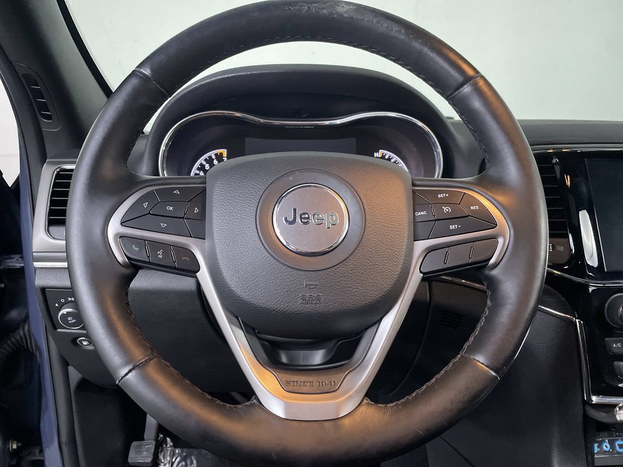 Used 2020 Jeep Grand Cherokee Limited AWD/4WD image 14