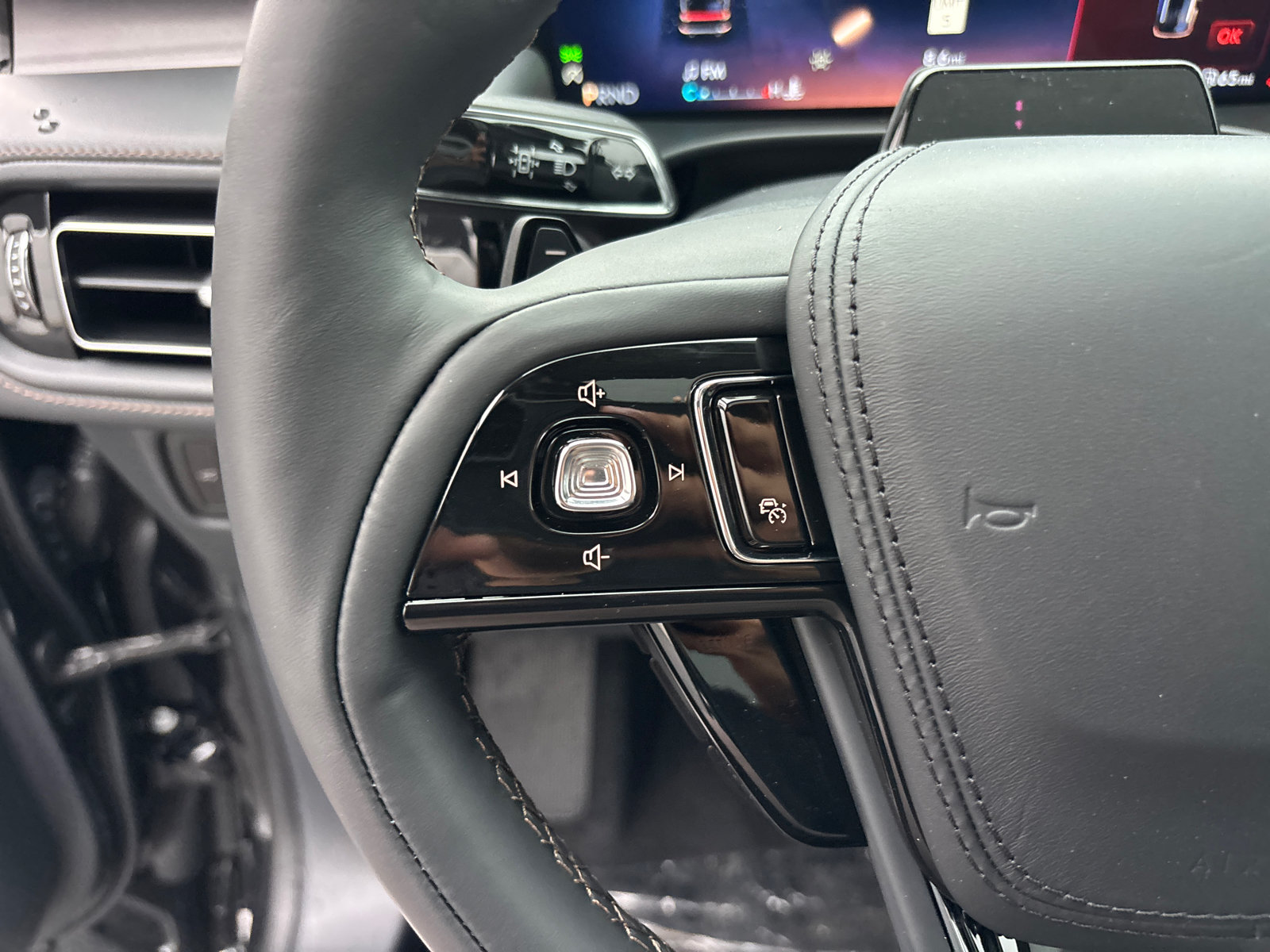 New 2026 Lincoln Aviator AWD image 17