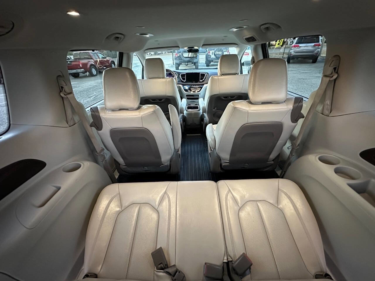 Used 2021 Chrysler Pacifica Touring-L FWD image 10