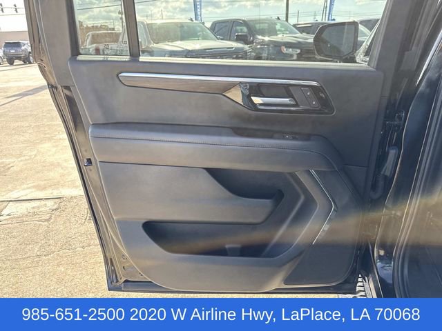 Used 2025 Chevrolet Suburban Z71 image 38