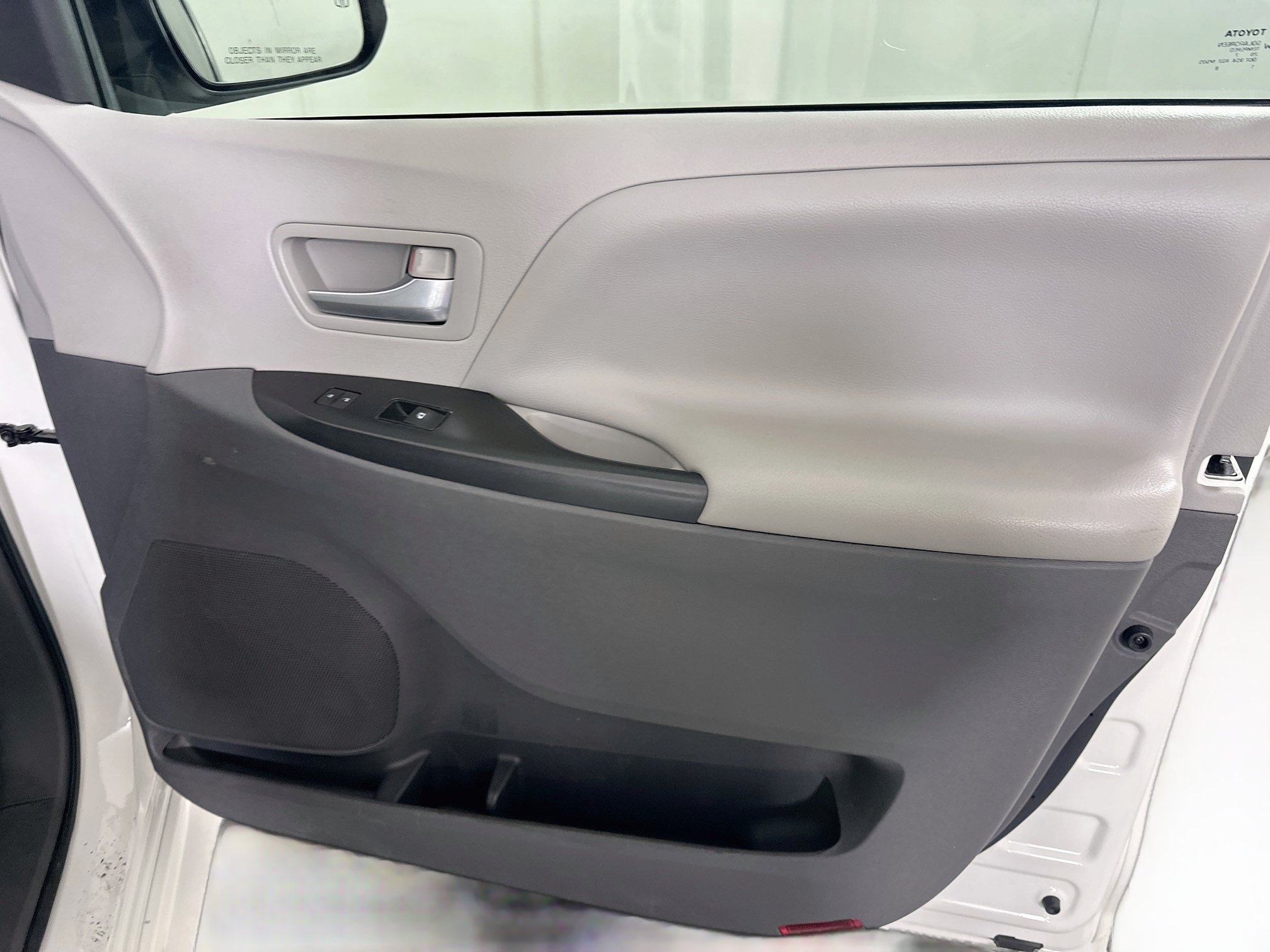 Used 2017 Toyota Sienna LE FWD image 31