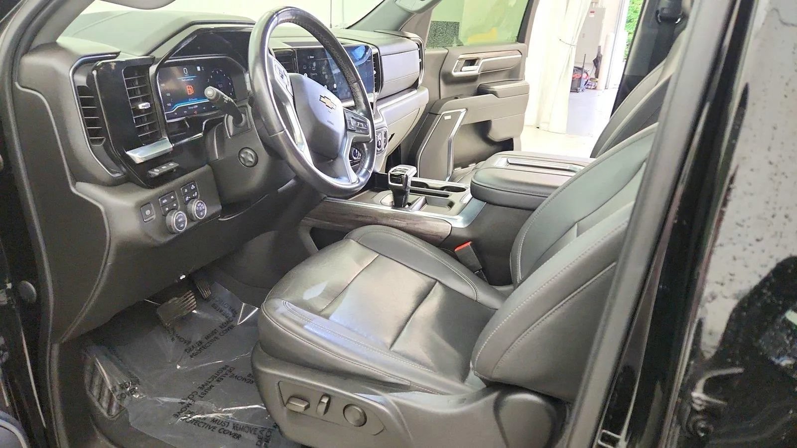 Used 2022 Chevrolet Silverado 1500 LTZ w/ LTZ Premium Package AWD/4WD image 14