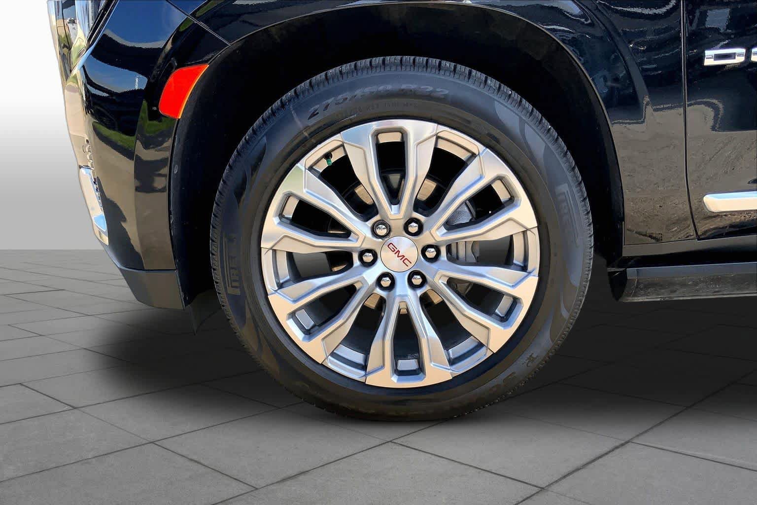 Used 2023 GMC Yukon Denali AWD/4WD image 11