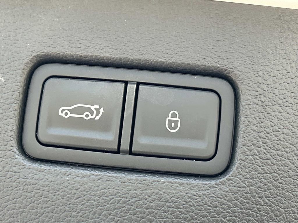 Used 2025 Genesis GV80 2.5T Standard AWD/4WD image 14