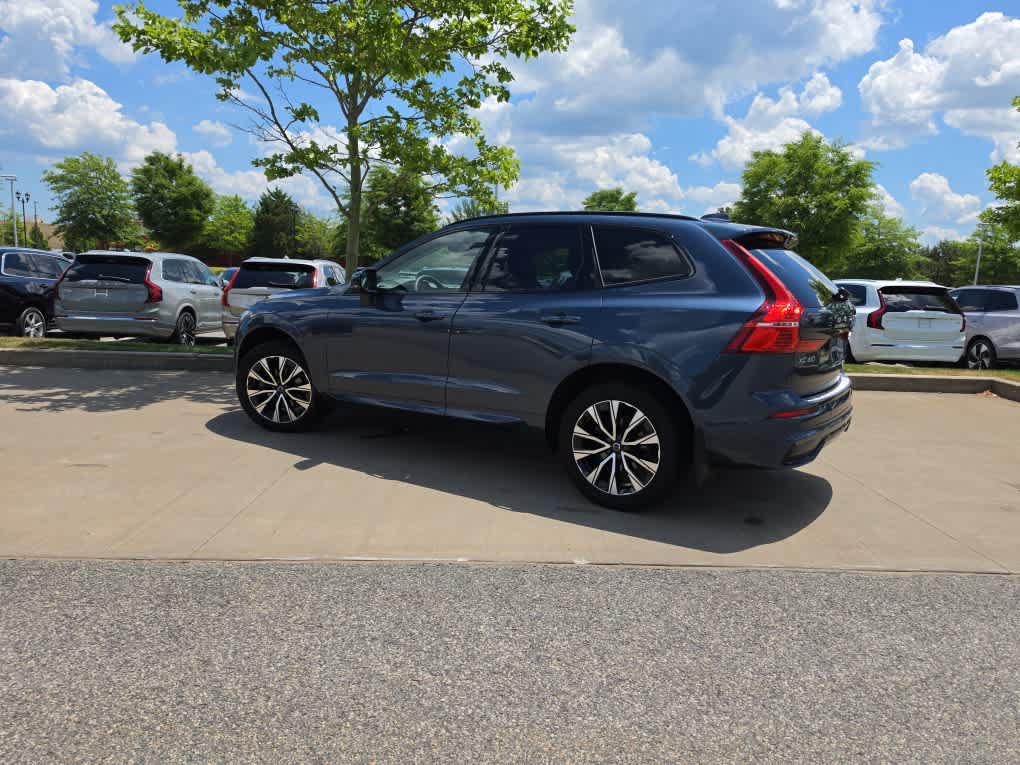 Used 2024 Volvo XC60 B5 Core w/ Protection Package Premier AWD/4WD image 4