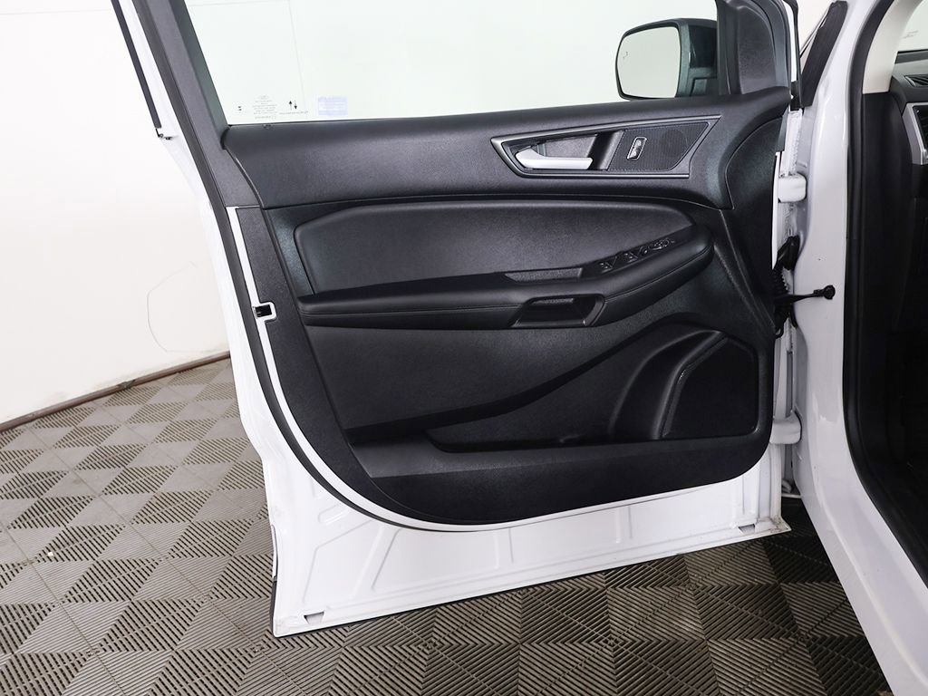 Used 2024 Ford Edge SE w/ Black Appearance Package image 18