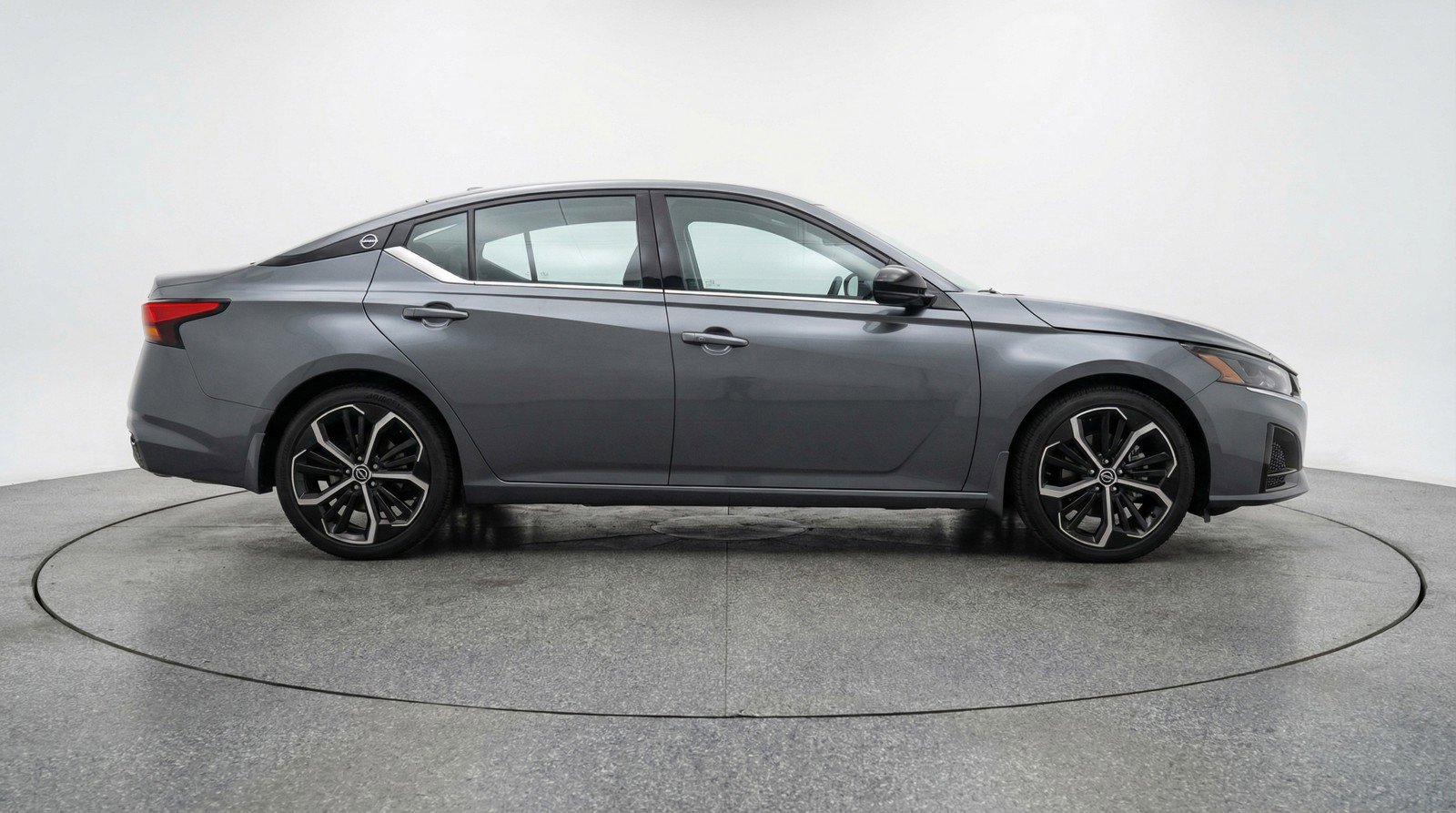 Used 2025 Nissan Altima 2.5 SR image 11