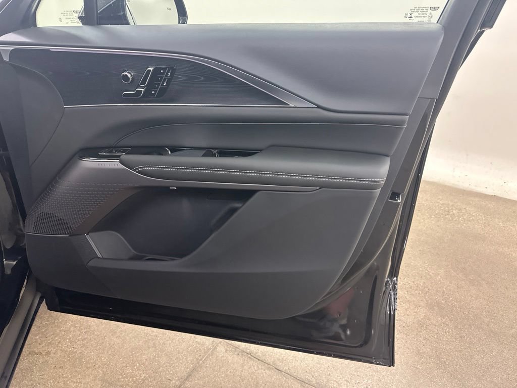 New 2026 Cadillac Lyriq Luxury AWD/4WD image 17