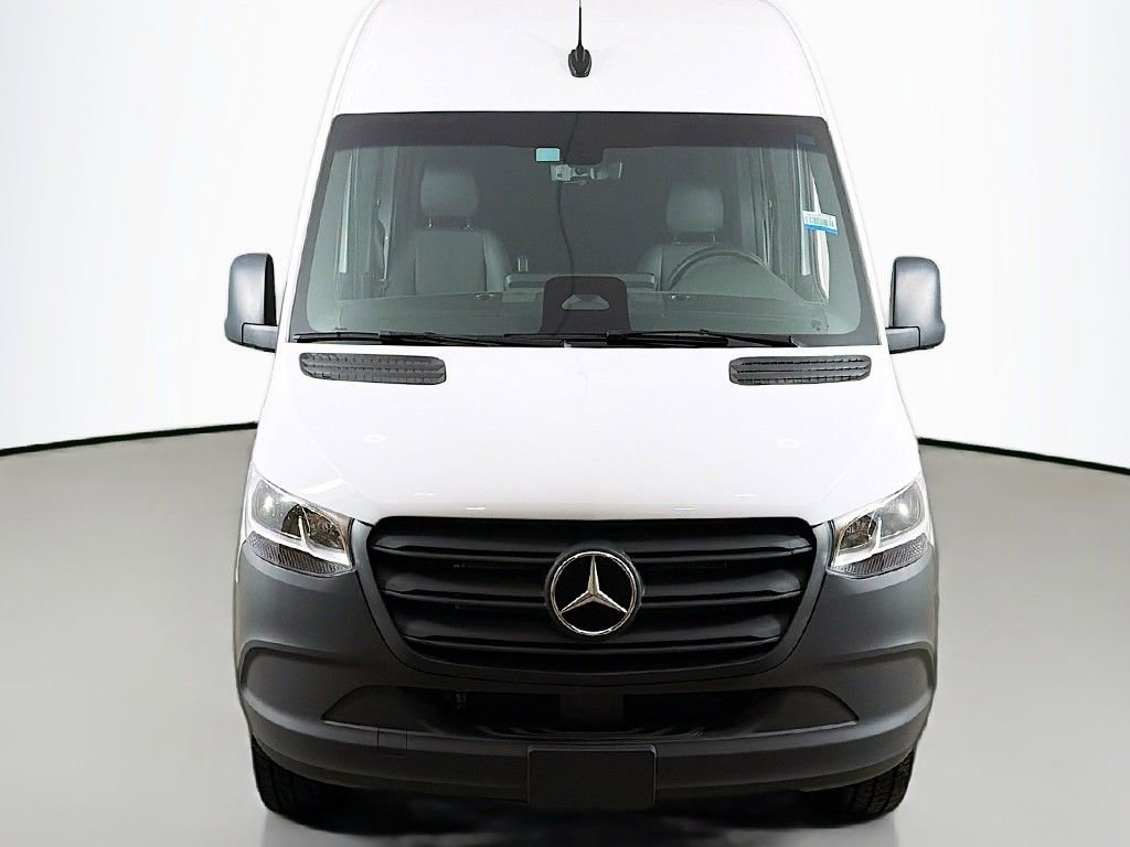 Used 2025 Mercedes-Benz Sprinter 2500 image 9