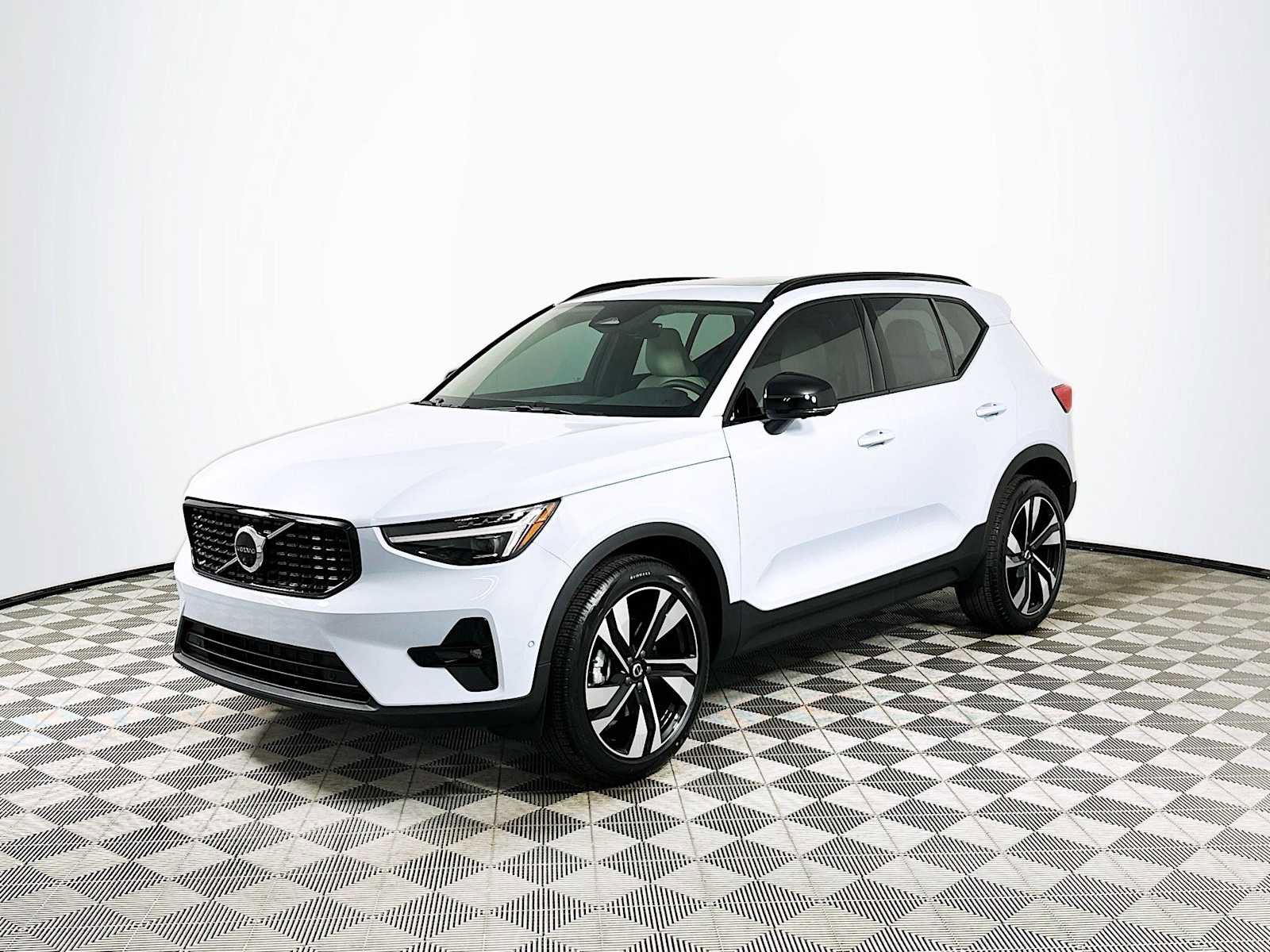 New 2026 Volvo XC40 B5 Plus w/ Protection Package Premier AWD/4WD image 3