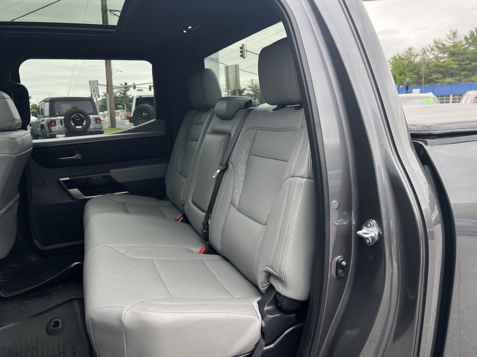 Used 2025 Toyota Tundra Limited AWD/4WD image 32