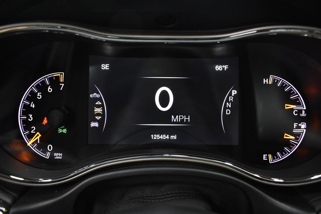 Used 2017 Jeep Grand Cherokee Overland image 29