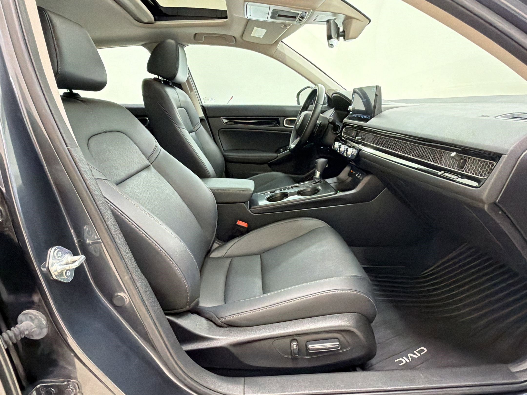 Certified 2023 Honda Civic Touring image 29
