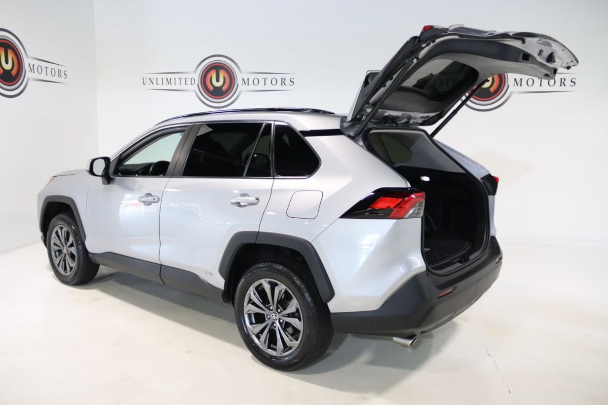 Used 2022 Toyota RAV4 XLE Premium AWD/4WD image 25