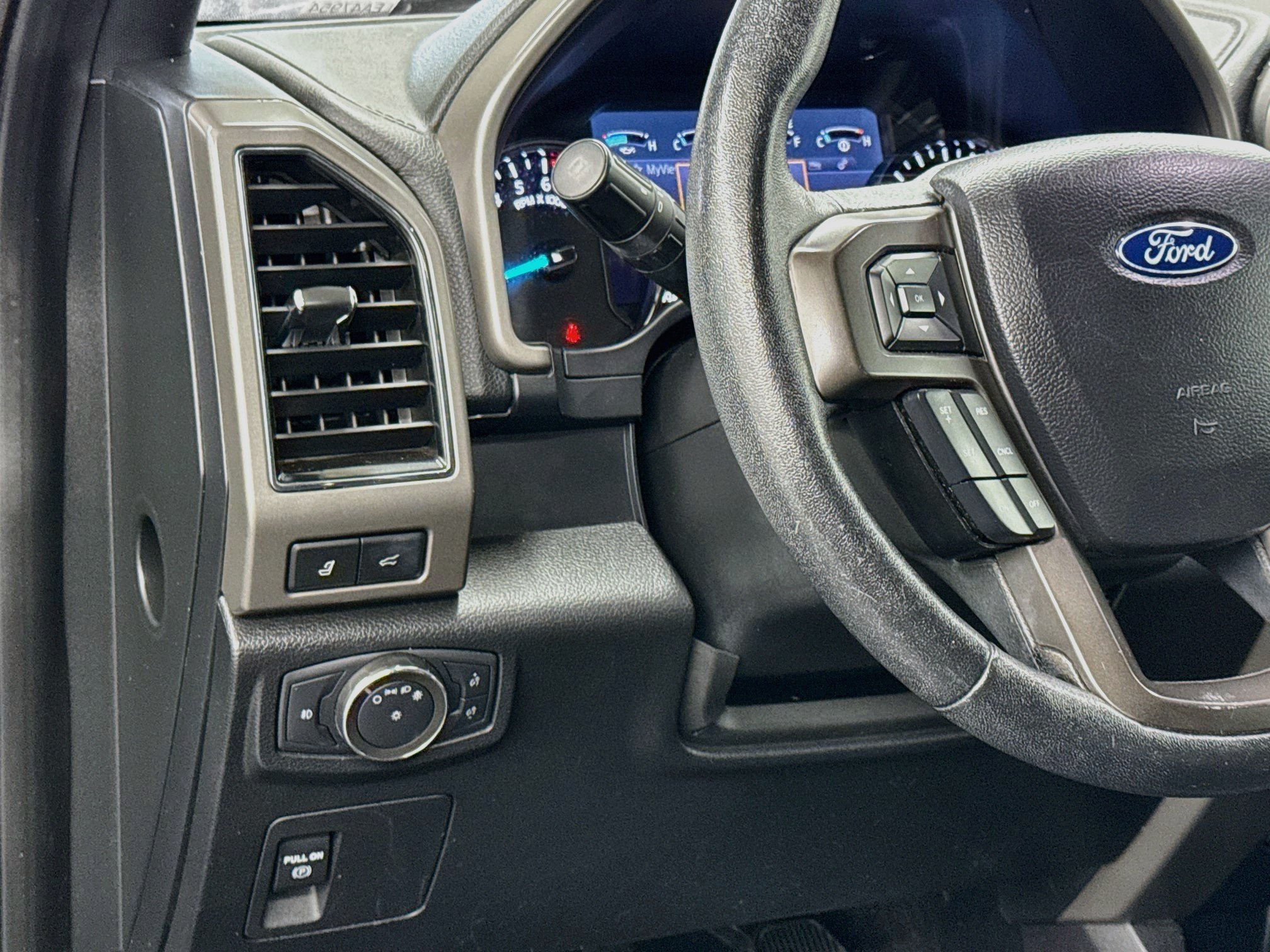 Used 2020 Ford Expedition Max XLT w/ Equipment Group 202A RWD image 17