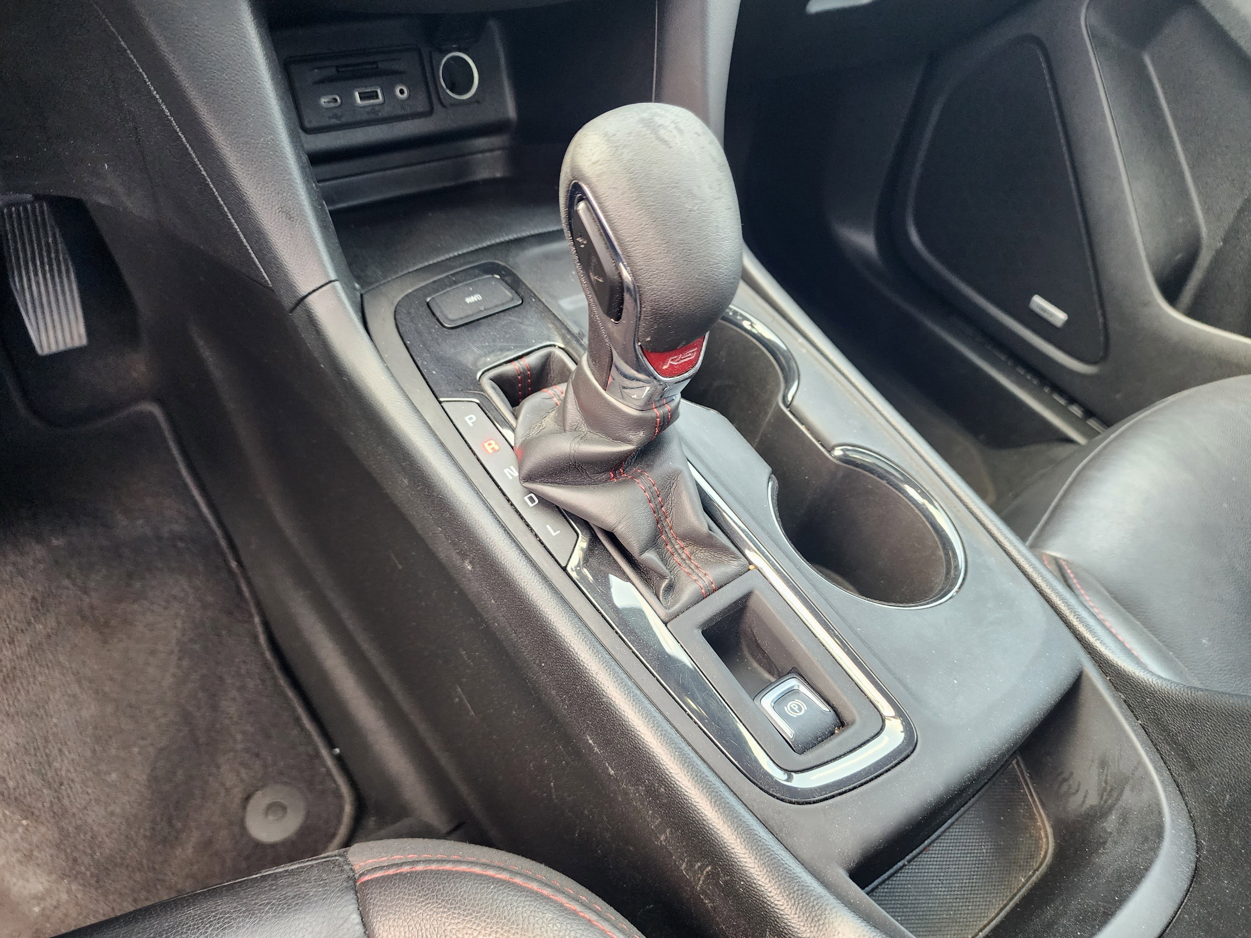 Used 2022 Chevrolet Equinox RS w/ RS Leather Package image 36