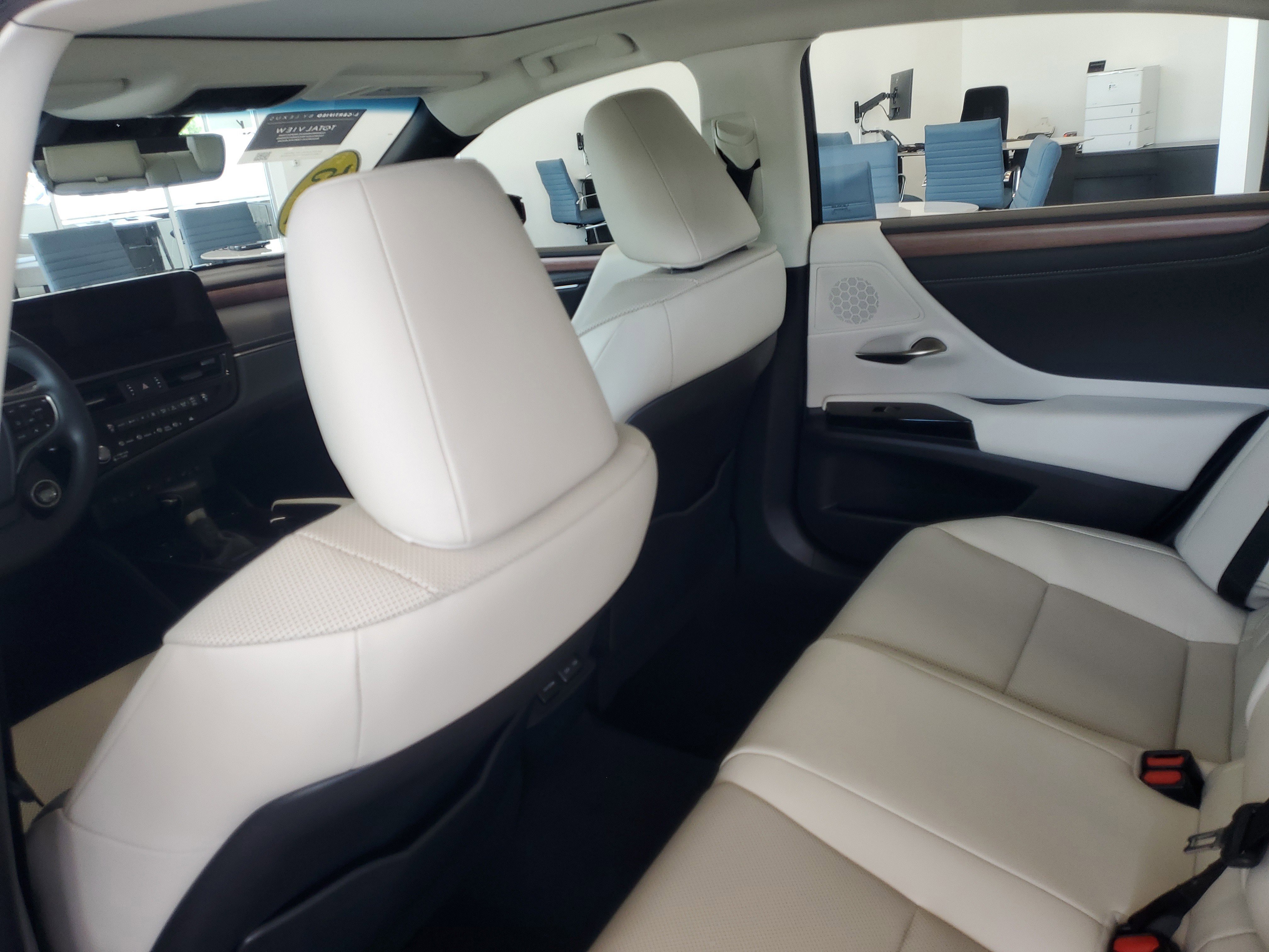 Used 2025 Lexus ES 350 w/ Premium Package FWD image 12